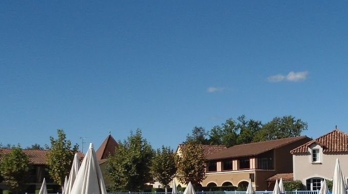 La piscine de la Résidence du Lac